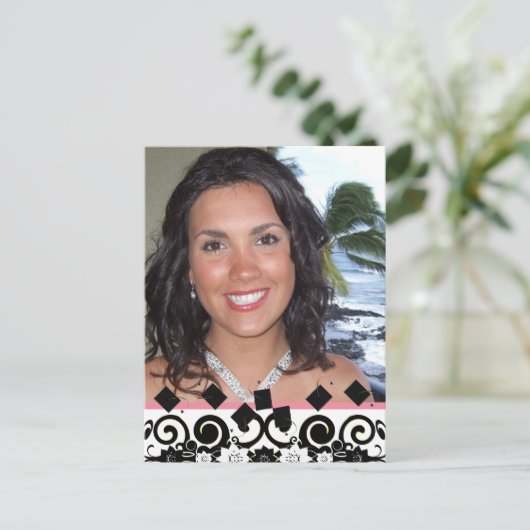 ピンクとブラックの卒業式オープンハウスのクラス インビテーションポストカード (スタンド正面)