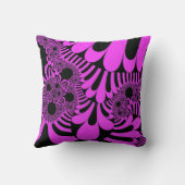 ピンクとブラックモダン クッション (裏面)