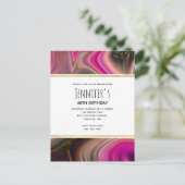 ピンクとブラック、金ゴールド渦巻き抽象芸術誕生日 インビテーションポストカード (スタンド正面)