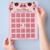 ピンクとブルゴーニュの水色ブライダルシャワービンゴ チラシ (手)