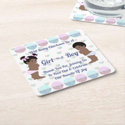 ピンクとブルーのかわいいきらきら光るベビーの性別表示 スクエアペーパーコースター (アングル)