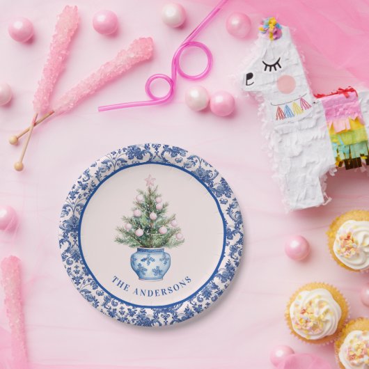 ピンクとブルーのクリスマスツリーとダマスク付縁どき ペーパープレート (パーティー)