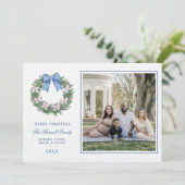 ピンクとブルーのグランドミレニアルクリスマスリース 招待状 (スタンド正面)