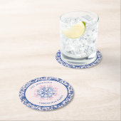 ピンクとブルーのスノーフレークとダマスク付縁どき ラウンドペーパーコースター (インサイチュ)