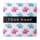 ピンクとブルーのダリア、花のパターン、あなたの名前 タイル (正面)