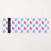 ピンクとブルーのダリア、花のパターン、あなたの名前 ヨガマット (正面(横))