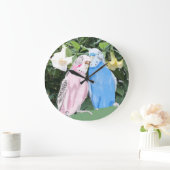 ピンクとブルーのブジェリガーとホワイトエンジェルトランペット ラージ壁時計 (ホーム)