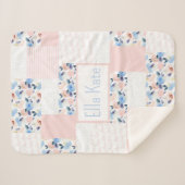 ピンクとブルーのベビー水色キッズフラワーキルト シェルパブランケット (正面(横))