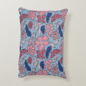 ピンクとブルーの手描きフローラブロックプリント アクセントクッション (裏面(縦))