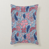 ピンクとブルーの手描きフローラブロックプリント アクセントクッション (正面(垂直))