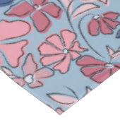 ピンクとブルーの手描きフローラブロックプリント テーブルクロス (アングル)