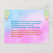 ピンクとブルーの抽象芸術性別リビール招待状 インビテーションポストカード (裏面)