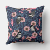 ピンクとブルーの野生のバラの《鳥》アメリカゴガラ クッション (裏面)