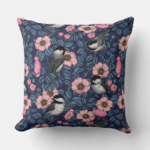 ピンクとブルーの野生のバラの《鳥》アメリカゴガラ クッション (正面)