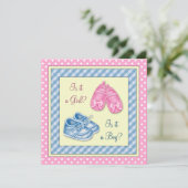 ピンクとブルーの靴の性別が赤ちゃんのシャワーを明らかにする 招待状 (スタンド正面)