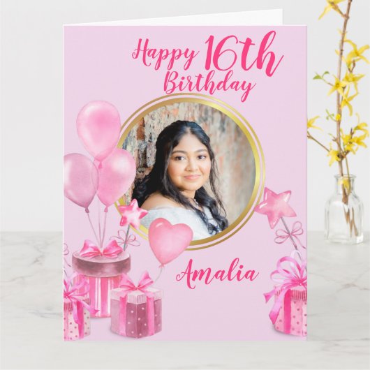 ピンクとプレゼントと風船のラウンドフォト カード (黄色い花)