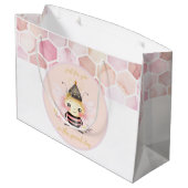 ピンクとベージュのハニカムパターンの水色 ラージペーパーバッグ (裏面アングル)