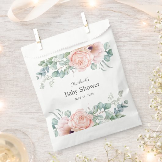 ピンクとベージュの水カラーフローラベビーシャワー フェイバーバッグ (クリップ留めされた状態)