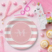 ピンクとホワイトのストライプ モノグラム ネーム ペーパープレート (パーティー)