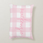 ピンクとホワイトのバイソン チェックの名前付き アクセントクッション (裏面(縦))