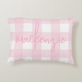 ピンクとホワイトのバイソン チェックの名前付き アクセントクッション (裏面)