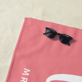 ピンクとホワイトの新婚花嫁 ビーチタオル (インサイチュ)