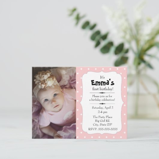 ピンクとホワイトの水玉模様小さな女の子誕生日 ポストカード (スタンド正面)