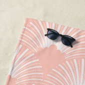 ピンクとホワイトアートデコパターン ビーチタオル (インサイチュ)