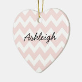 ピンクとホワイトシェブロン セラミックオーナメント (左)