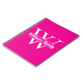 ピンクとホワイト | シンプルなファミリー ネーム モノグラム ノートブック (左側)