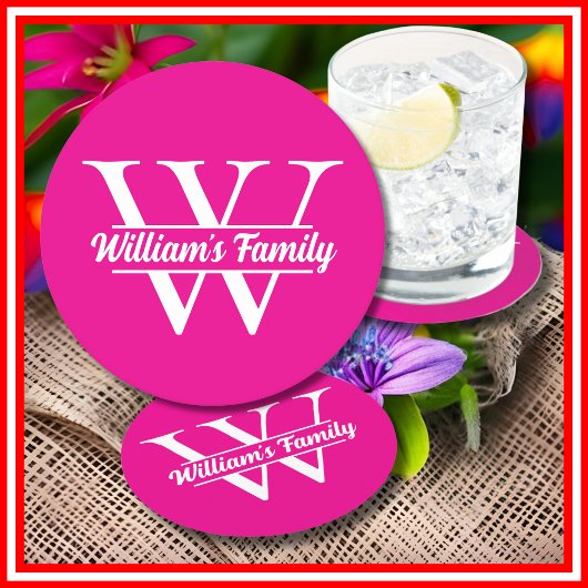 ピンクとホワイト | シンプルなファミリー ネーム モノグラム ラウンドペーパーコースター