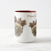 ピンクとマルーンのストローの花カスタムのメッセージ ツートーンマグカップ (中央)