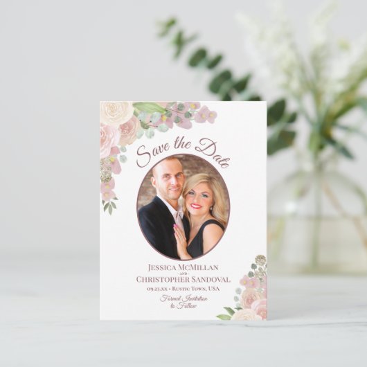 ピンクとメイヴのフローラ写真の結婚式の日付を保存 案内ポストカード (スタンド正面)