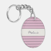 ピンクとモーヴのストライプのデザインアパーソナライズされたクリル キーホルダー (正面左)