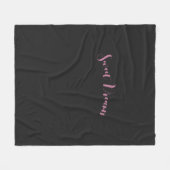 ピンクと木炭の甘い夢 フリースブランケット (正面(横))