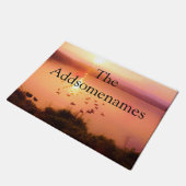 ピンクと桃の湖サンセットファミリー名 ドアマット (アングル)