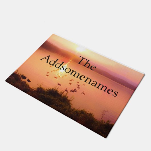 ピンクと桃の湖サンセットファミリー名 ドアマット (アングル)