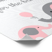 ピンクと灰色の象のベビー徴候の予測 ポスター (角)