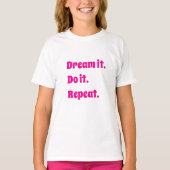 ピンクと白のインスピレーションの引用 "夢を描けば叶う" Tシャツ (正面)