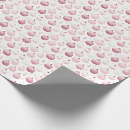 ピンクと白のクリスマスオーナメントクリスマス ラッピングペーパー (角)