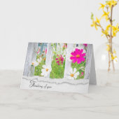 ピンクと白のコスモスの考える花々 カード (黄色い花)