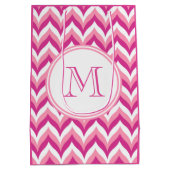 ピンクと白のジグザグシェブロンパターンの色合い ミディアムペーパーバッグ (裏面)