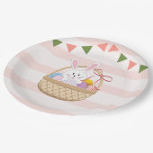 ピンクと白のストライプイースターバニーのバスケット ペーパープレート (アングル)