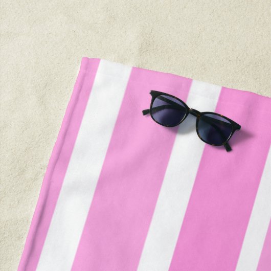 ピンクと白のストライプ ビーチタオル (インサイチュ)