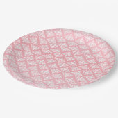 ピンクと白のダマスク ペーパープレート (アングル)