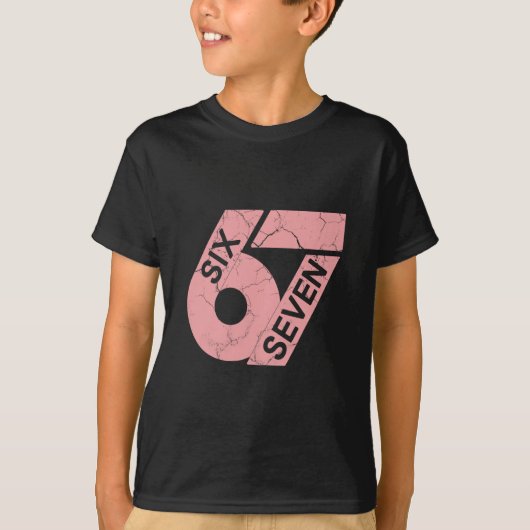 ピンクと白のナンバー67　ユニフォーム #67 Tシャツ (正面)