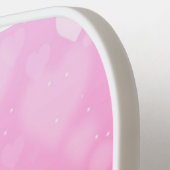 ピンクと白のハートパターンモダンモノグラム ピックルボールラケット (左詳細)