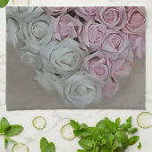 ピンクと白のバラのハート キッチンタオル (折り畳み)