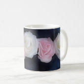 ピンクと白のバラ花アートマグ コーヒーマグカップ (正面右)