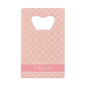 ピンクと白のパターンをパーソナライズ クレジットカード栓抜き (正面)